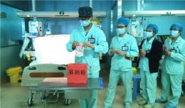 2歲男孩遭燙傷 醫(yī)護(hù)人員捐款救助——?dú)J州市二醫(yī)院重癥監(jiān)護(hù)二區(qū)獻(xiàn)愛(ài)心助燙傷面積50%患