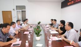 崇左市人民醫(yī)院黨委書記黃志寧一行到我院參觀交流黨建與文化建設工作